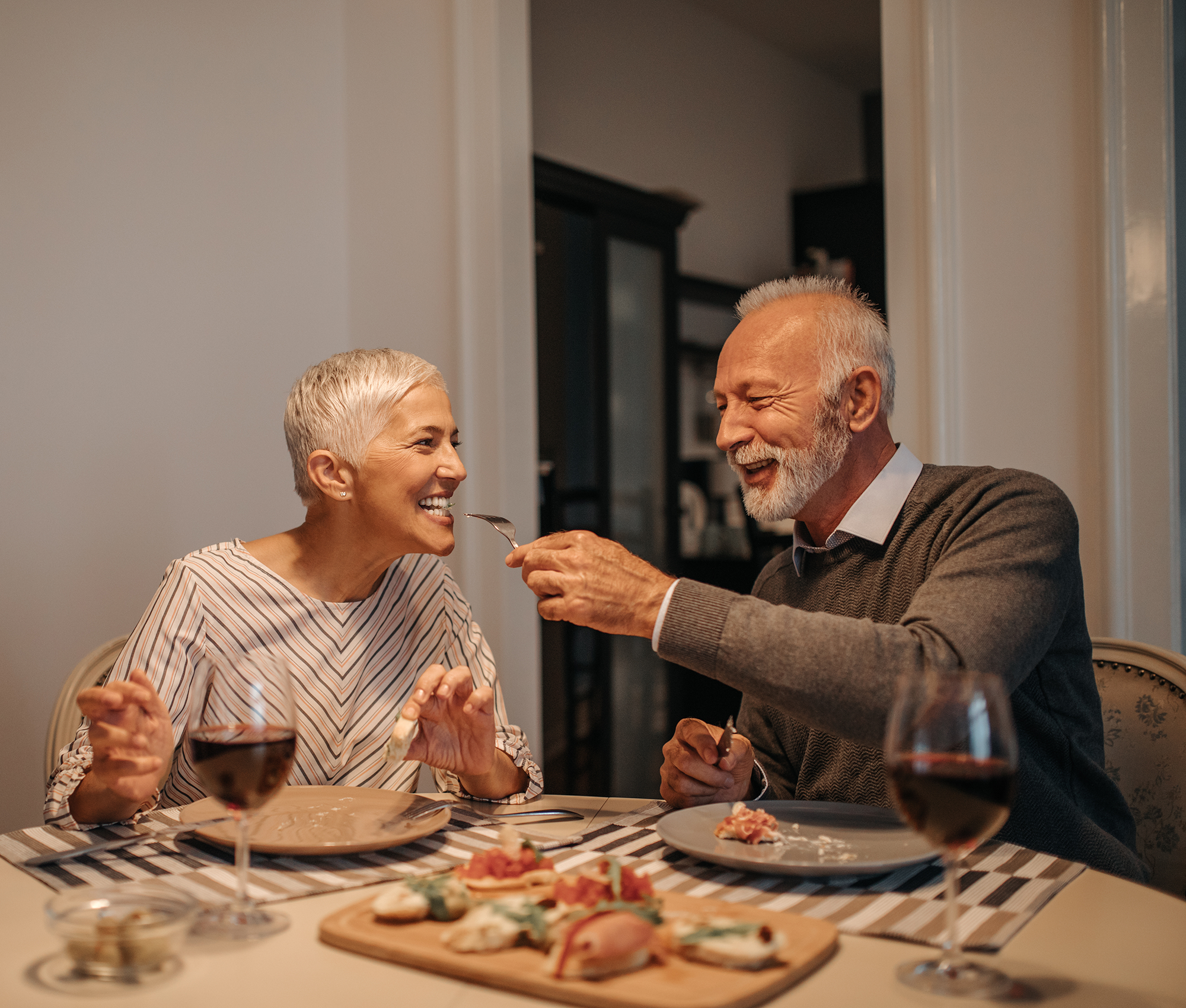 gemeinsames-abendessen-paerchen-nach-implantation